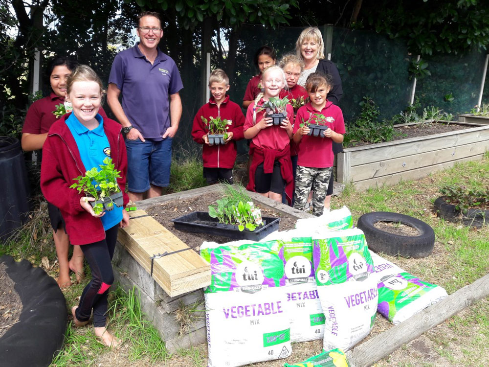 Aranui School Vegetable Garden Team with Gareth Carter from Springvale Garden Centre